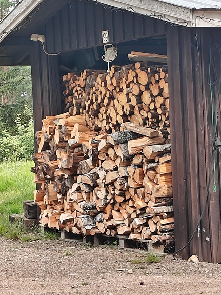 kuivaa seka  puuta.