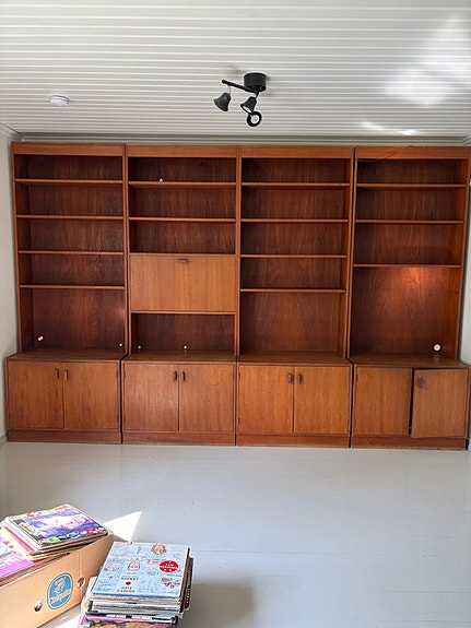 60-luvun teak-kirjahylly