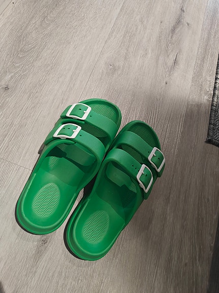 Vihreät sandaalit