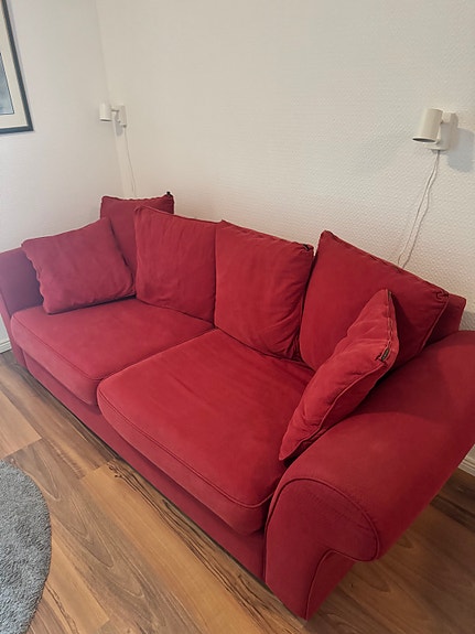 Asko punainen sohva