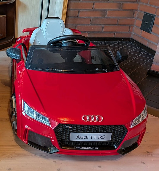 Audi TT RS lasten sähköauto