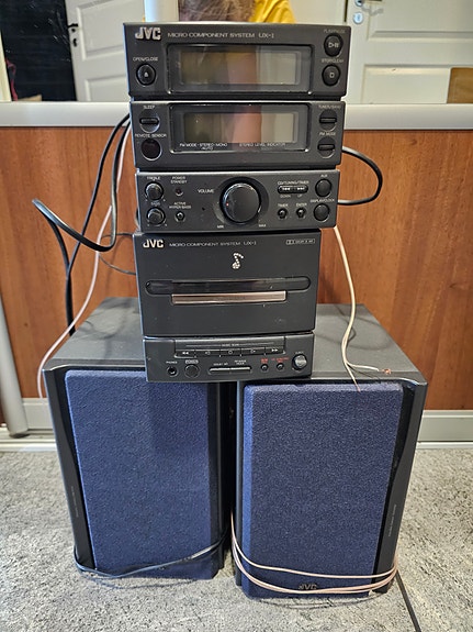 JVC stereosarja kaiuttimilla