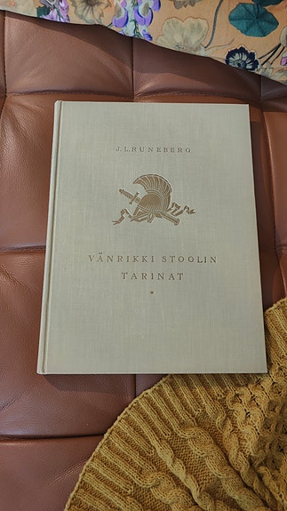 Runeberg Vänrikki Stoolin tarinat kovakantinen kirja