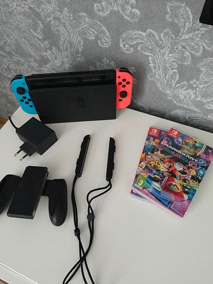 Nintendo switch V2- pelikonsoli ja tarvikkeet
