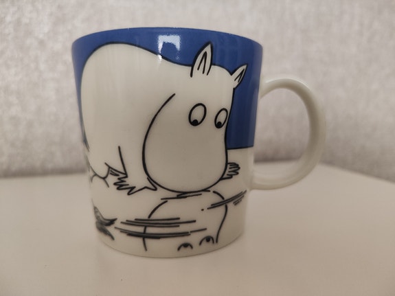 Muumimuki muumipeikko jäällä