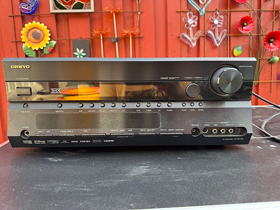Onkyo vahvistin ja kaiuttimet