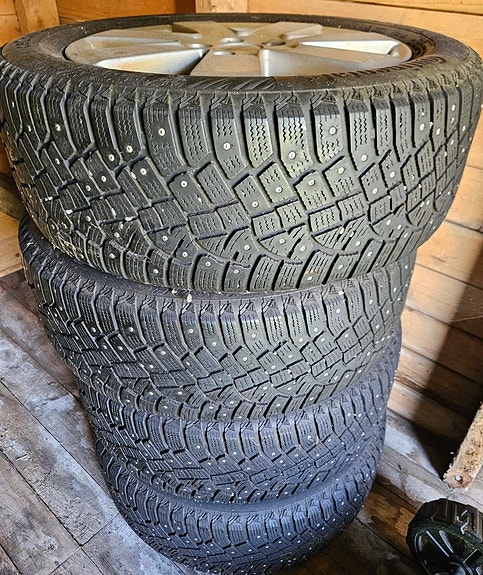 Continental nastarenkaat vanteilla 205/55 R16