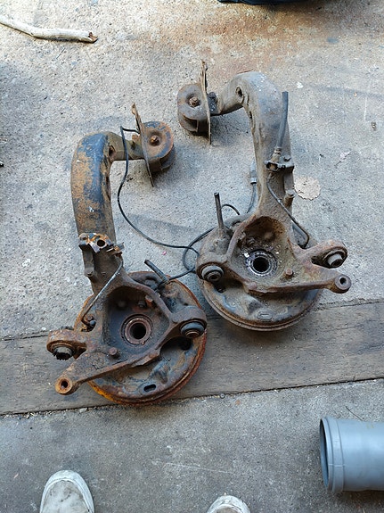 Bmw E36 olka-akselin laakeripesä, takakynkät