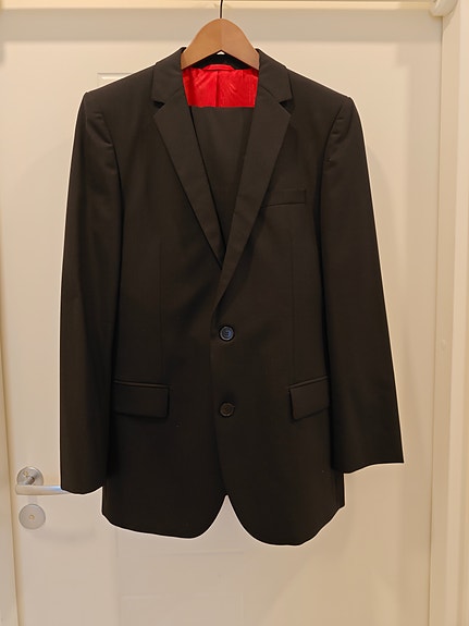 Miesten puku Hugo Boss koko 50