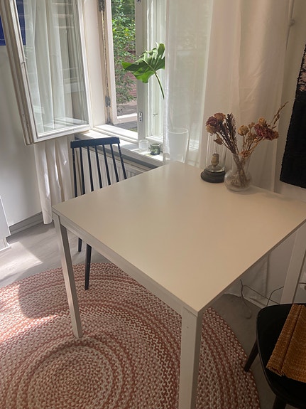 Ikea Melltorp 2-istuttava valkoinen ruokapöytä