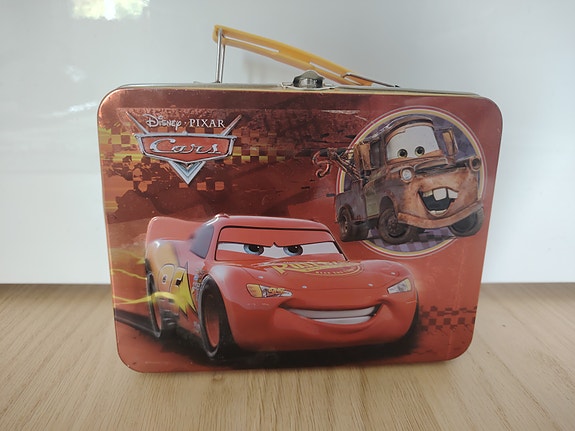 Disney autot metallinen säilytyssalkku/eväs