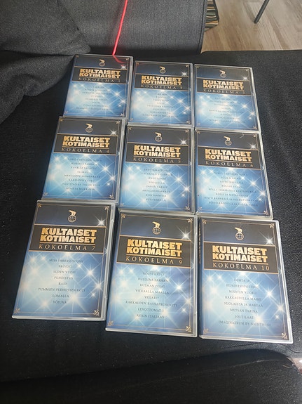 Kultaiset kotimaiset -elokuvakokoelma DVD-boksit