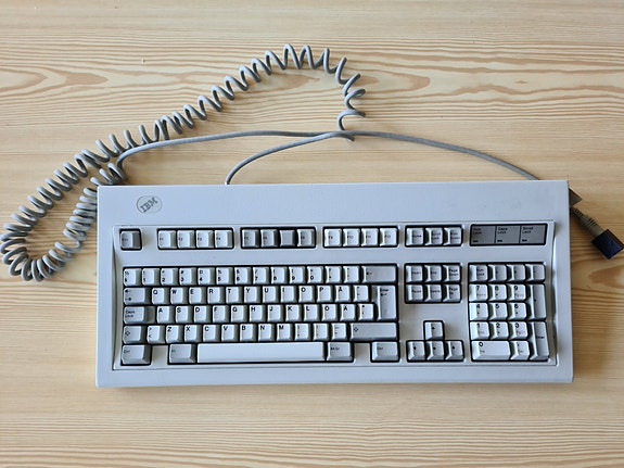 IBM näppäimistö PS/2-liitännällä
