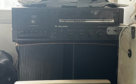 Salora type 2200 kasetti-/levysoitin/radio