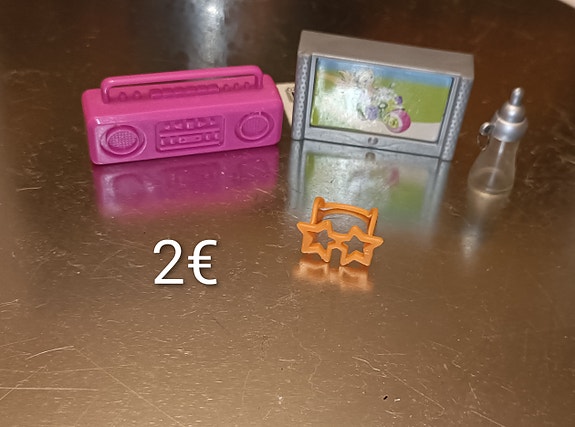 Huonekalut ja tarvikkeet nukkekotiin