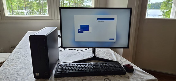HP Slim pöytäkone (virallinen Win 11tuki + Samsung 24" näyttö