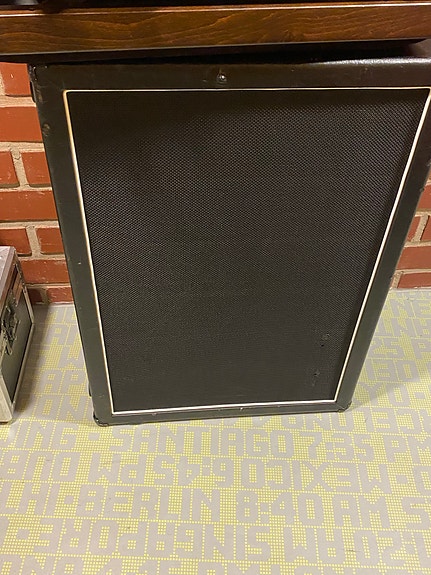 Hughes & Kettner nuppi ja Harley Bentton Kaappi