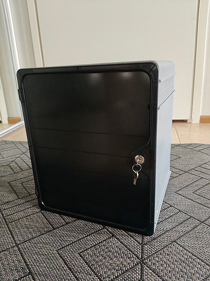 Lukollinen lääkekaappi