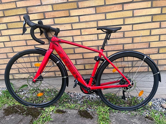 Trek Domane+ AL 5 sähköpyörä 52 cm – vain 500 km ajettu