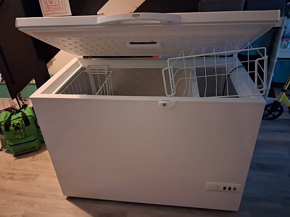 UPO arkkupakastin 113cm leveys, 60cm syvyys