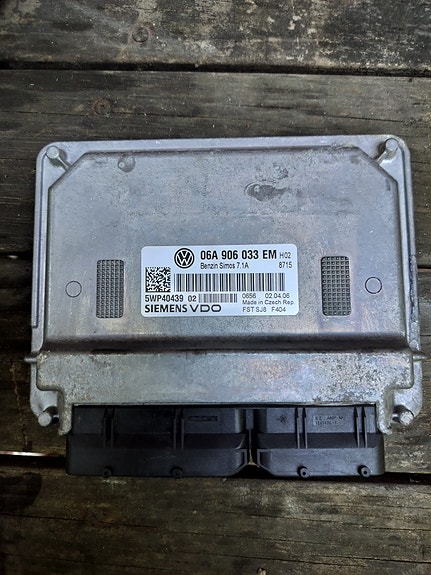 Vw golf moottorin ohjainlaite ecu