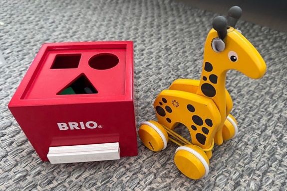 BRIO palikkalaatikko ja kirahvi