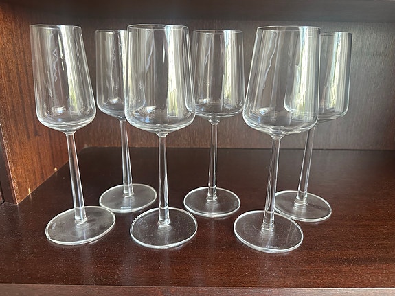 Iittala ESSENCE viinilasit 6 kpl (2 + 4)