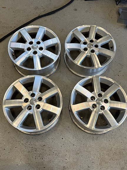 Nissan maxima alkuperäiset alumiinivanteet 17”