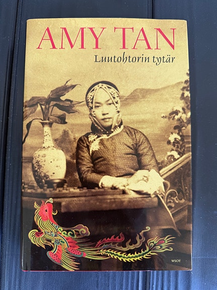 Amy Tan Luutohtorin tytär kovakantinen kirja