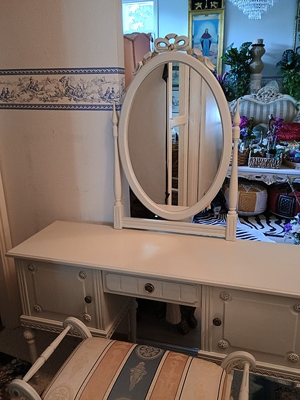 Kustavilainen peilipöytä+ tuoli ja yöpöydät