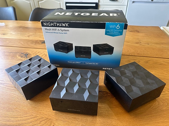 Netgear Nighthawk mesh-reititinjärjestelmä