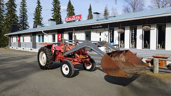 Valmet 359D traktori etukuormaajalla