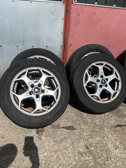 ford vanteet renkaineen