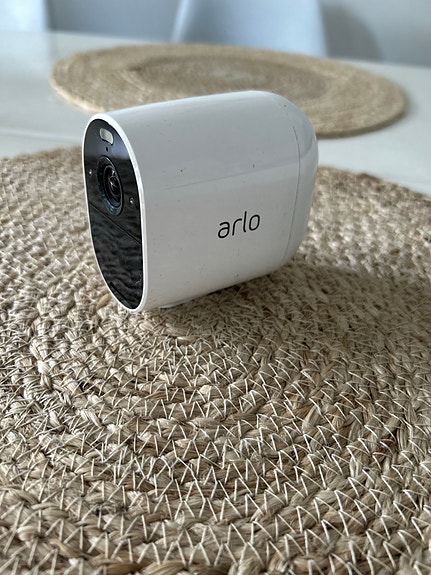 Arlo Essential langaton valvontakamera, JKL