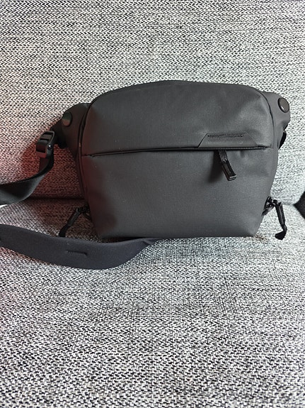 Peak Design Everyday Sling 3L olkalaukku musta