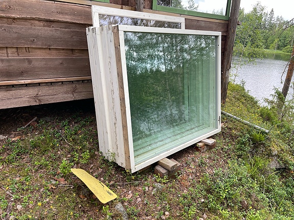Lämpölasi-ikkunat karmilla