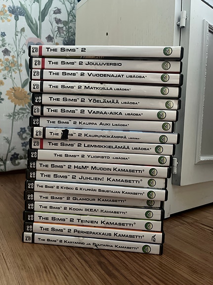 The Sims 2 PC-pelipaketti lisäosineen