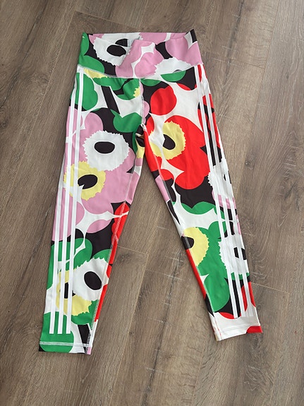 Marimekko x Adidas juoksutrikoot L kukkakuosi