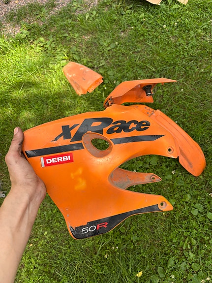 Derbi Xrace oranssit katteet