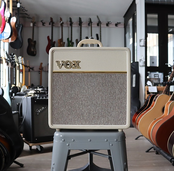Vox AC-4 C1 Limited Edition Cream Bronco putkivahvistin