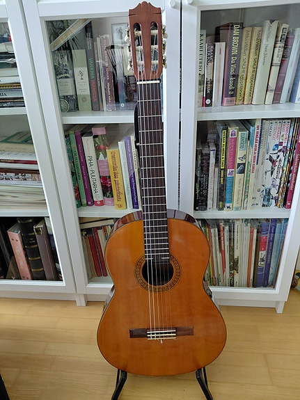Yamaha CG-100A elektroakustinen klassinen kitara