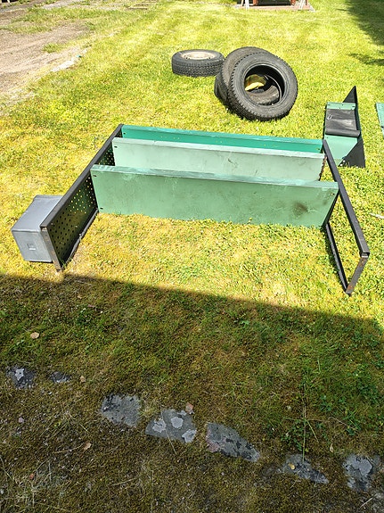 Pakettiauton hylly