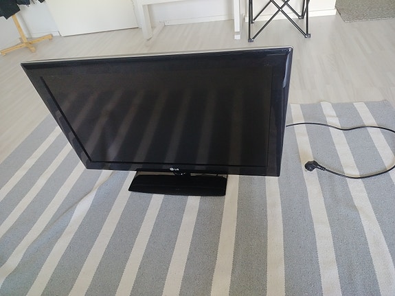 LG televisio musta