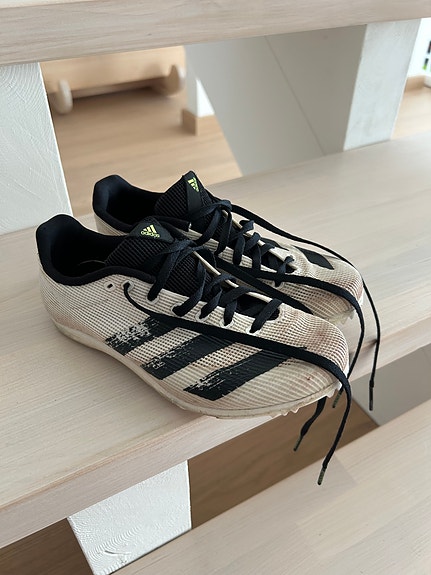 Adidas piikkarit koko: 34