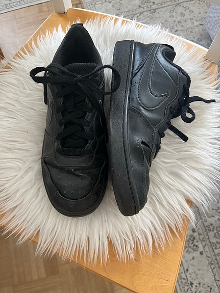Nike tennarit mustat 38