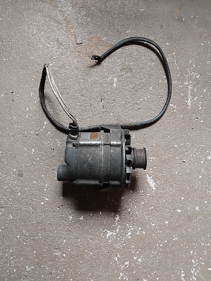190e m102 laturi