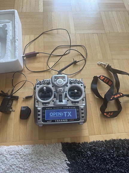FrSky Taranis X9D Plus - RC-ohjain + tarvikkeet (Myös kuljetus!)