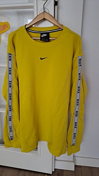 Kirkkaan keltainen Nike kollaripaita koko L