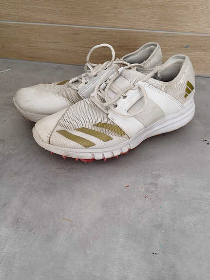 Adidas piikkarit 44