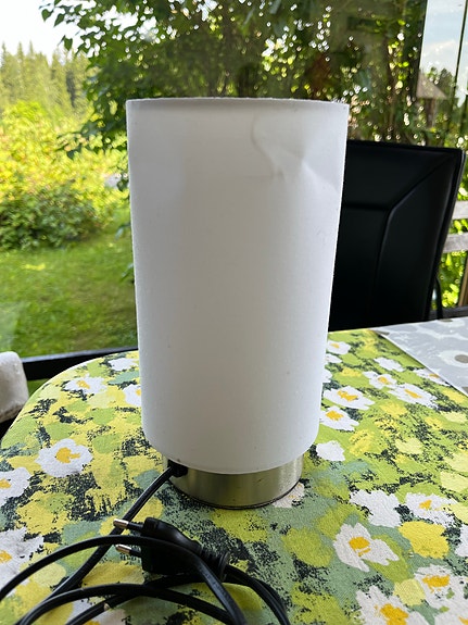 Livarnolux led pöytälamppu usb latausmahdollisuudella